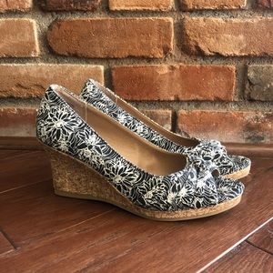 Dexflex Comfort Black & White Floral Wedges